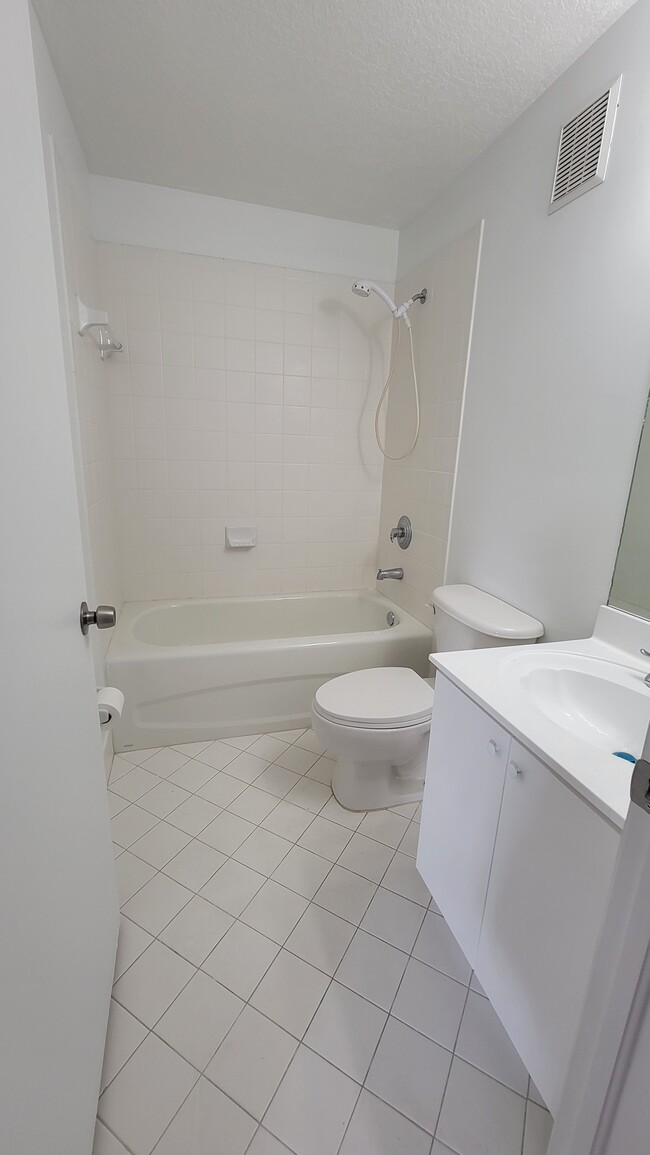 2nd bathroom - 1261 SE 28th Ct