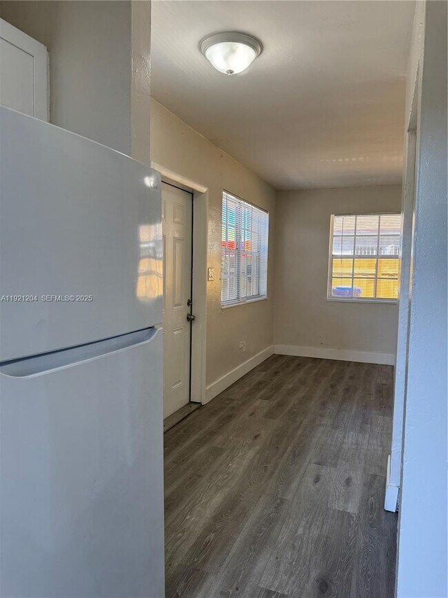 Building Photo - 522 NW 13th Ave