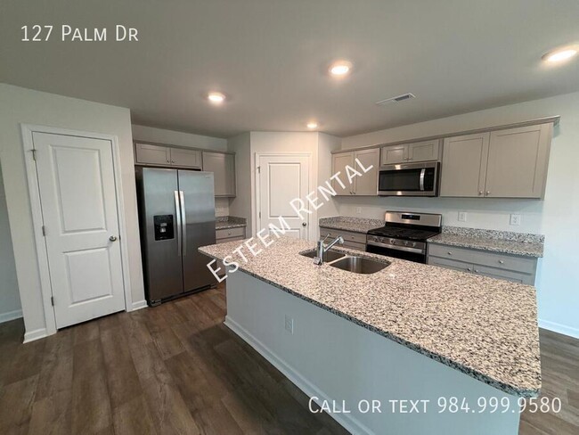 Building Photo - 127 Palm Dr