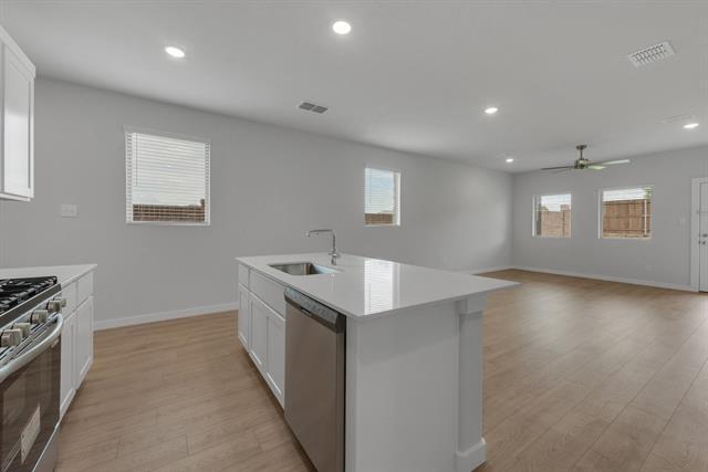 Building Photo - 606 Green Grass Dr