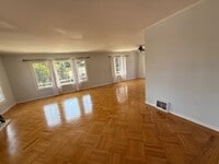 Building Photo - 1600 Valley View Ave