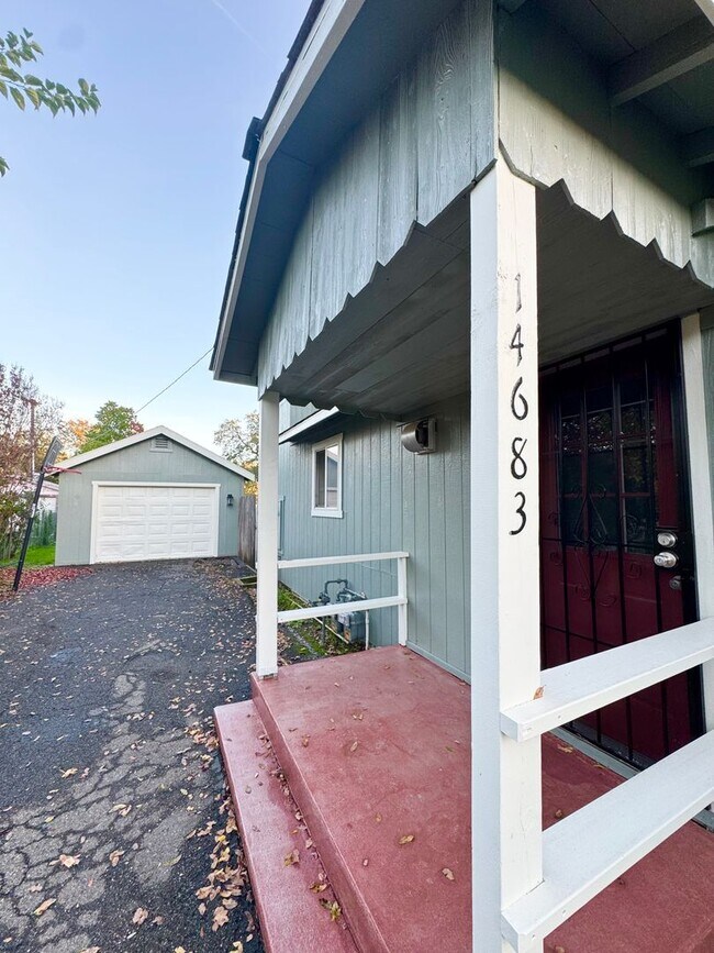 Building Photo - Spacious Country Home w/ HUGE SHOP!