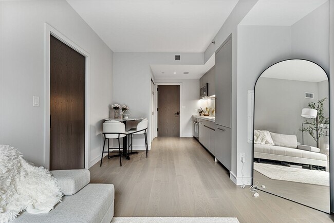 Building Photo - 55 Lagrange St