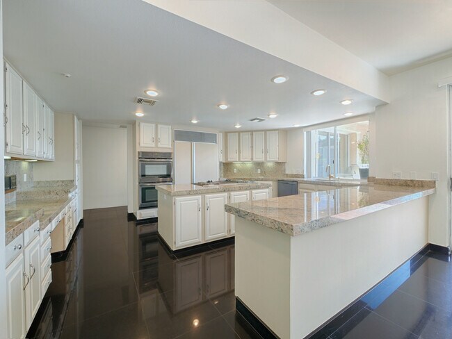 Building Photo - 48600 Shady View Dr