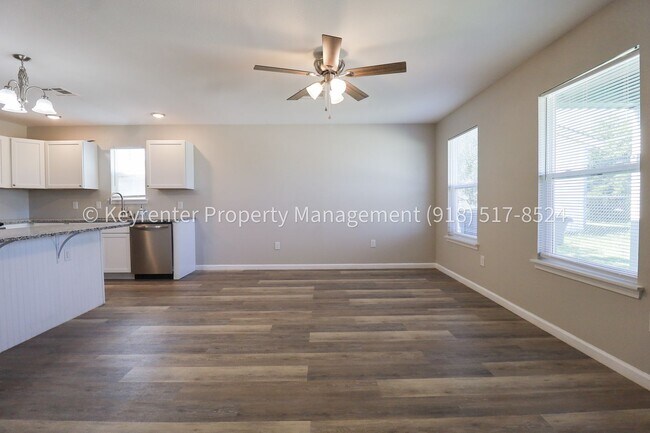 Building Photo - 4124 W 56th Pl