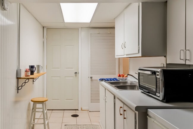 Building Photo - 5099 Wardcliff Dr
