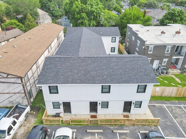 Building Photo - 380 Forest St