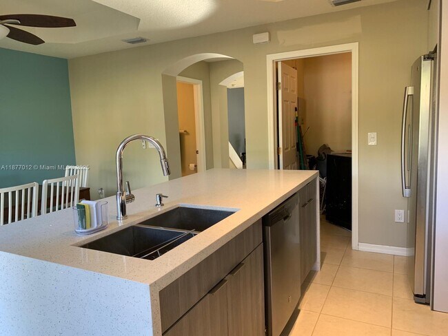 Building Photo - 4926 Leeward Ln