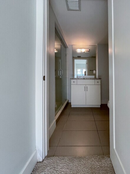 Building Photo - 64 Isle Of Venice Dr