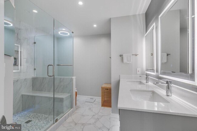 Building Photo - 1507 N Colonial Terrace