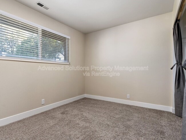 Building Photo - 1351 N Redwood Rd