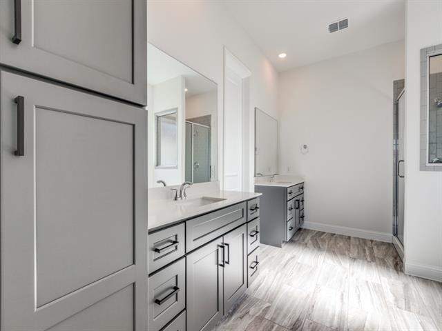 Building Photo - 604 Verona Dr