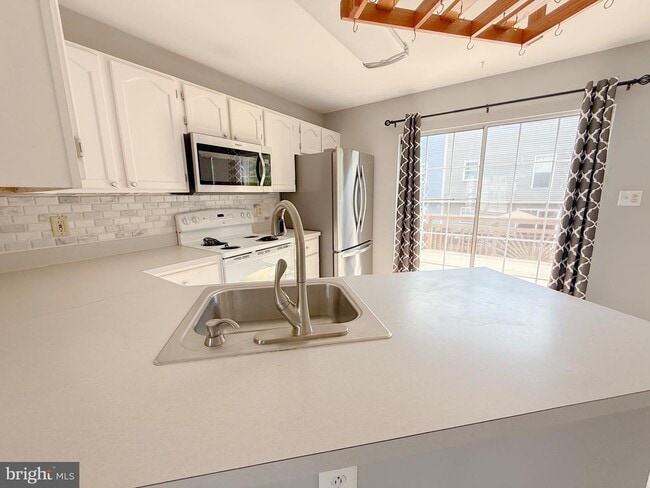 Building Photo - 9424 Sea Breeze Ct