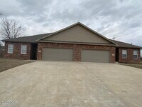 Building Photo - 5046 Raintree Cir