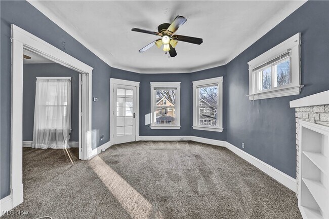 Building Photo - 1290 Hall Ave