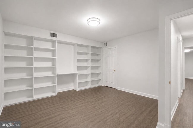 Building Photo - 4422 Westover Pl NW