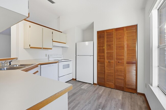 Building Photo - 536 Gaspar Ave