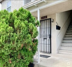 Building Photo - North Park Downstairs One Bedroom Apartmen...