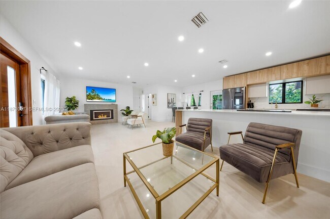 Building Photo - 260 NE 48th Terrace