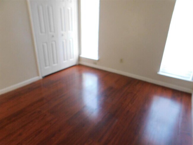 Building Photo - 2206 Laurel Land Ln