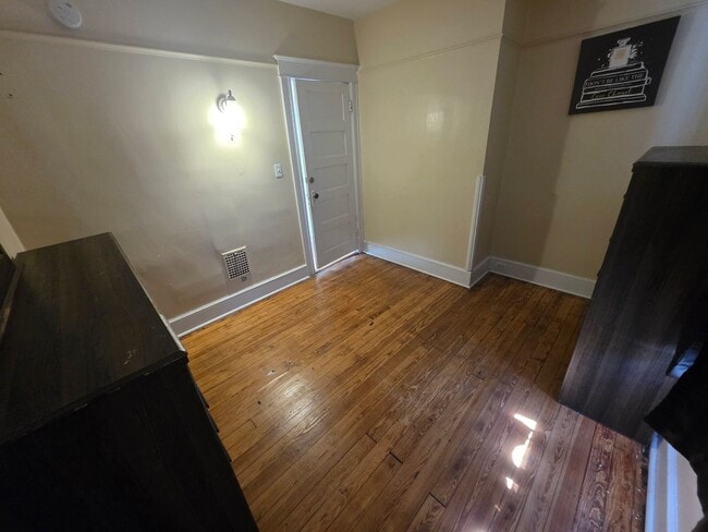 Building Photo - 35 Manitou Ave
