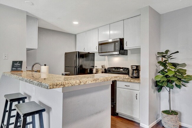 Building Photo - 8055 E Thomas Rd