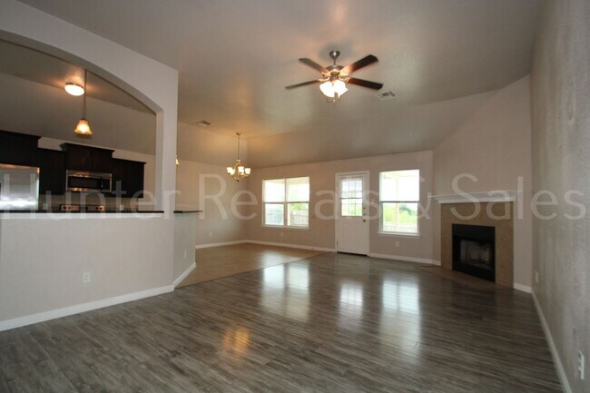 Building Photo - Goodnight Ranch!