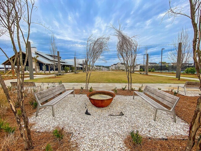 Building Photo - Beautiful 3 Bedrooms, 3.5 Bathrooms Home i...