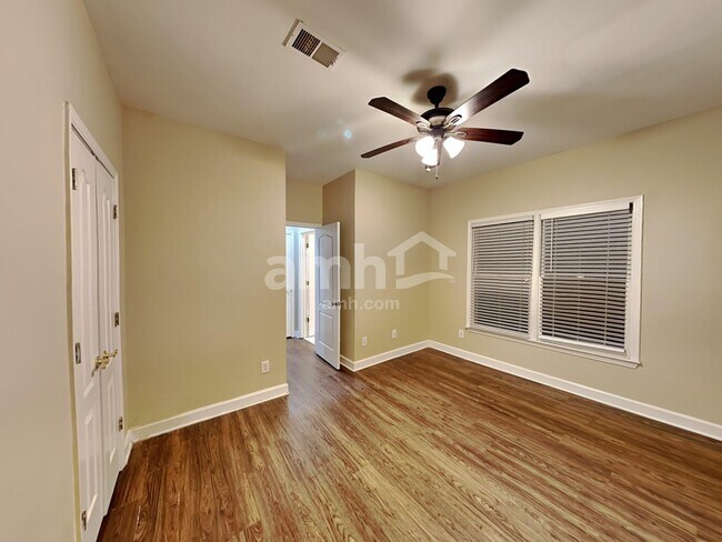 Building Photo - 3178 Vickery Dr NE