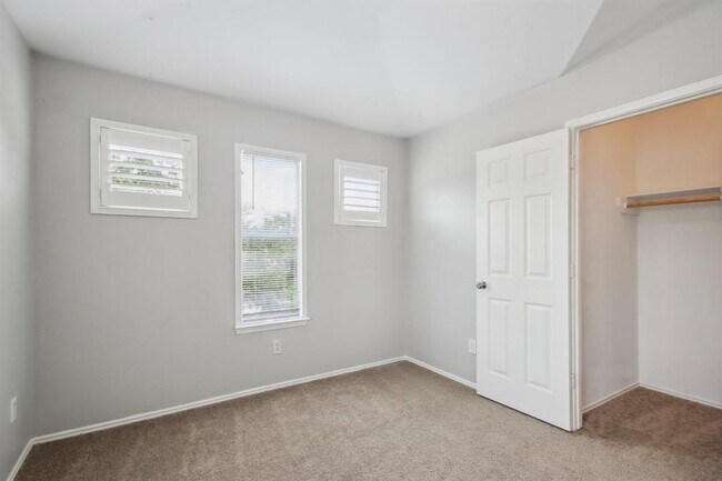 Building Photo - 8210 Radial Ct
