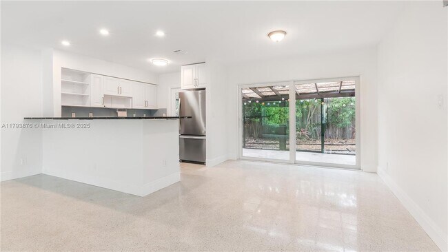 Building Photo - 4512 Sea Grape Dr