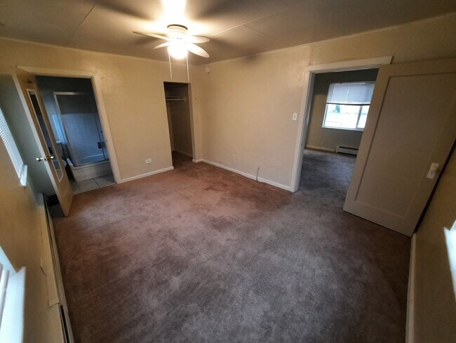 Building Photo - Ground-Level 1 Bed with Front Patio – Walk...