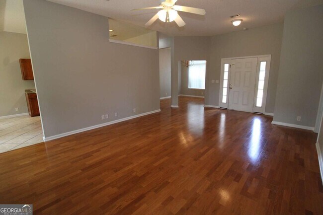 Building Photo - 150 Lake Manor Dr