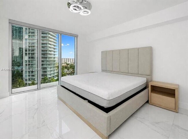 Building Photo - 300 Sunny Isles Blvd