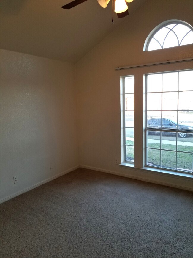 Building Photo - 3107 Lavender Ln