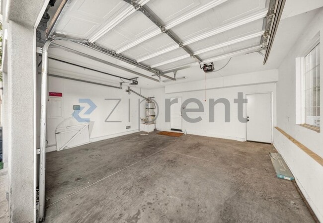 Building Photo - 4183 Vía Napoli