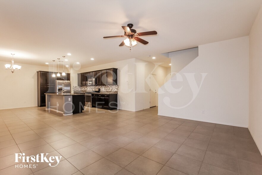 Building Photo - 12046 W Hide Trail