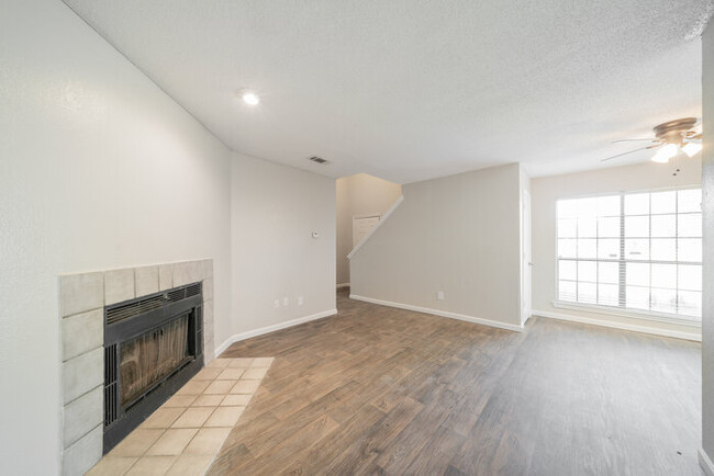 Building Photo - Wyngate Townhomes 3924W