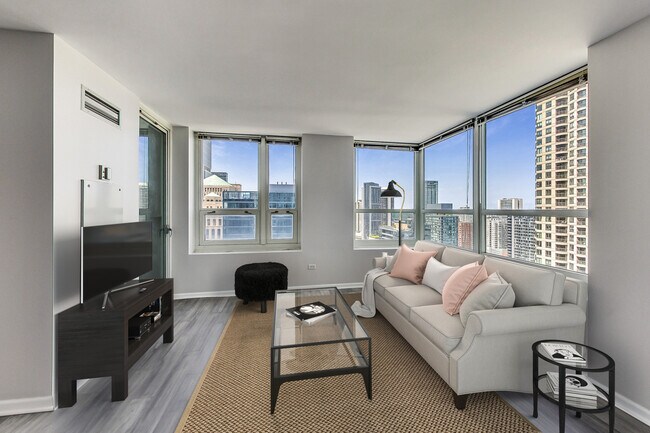 Building Photo - 345 N La Salle Dr