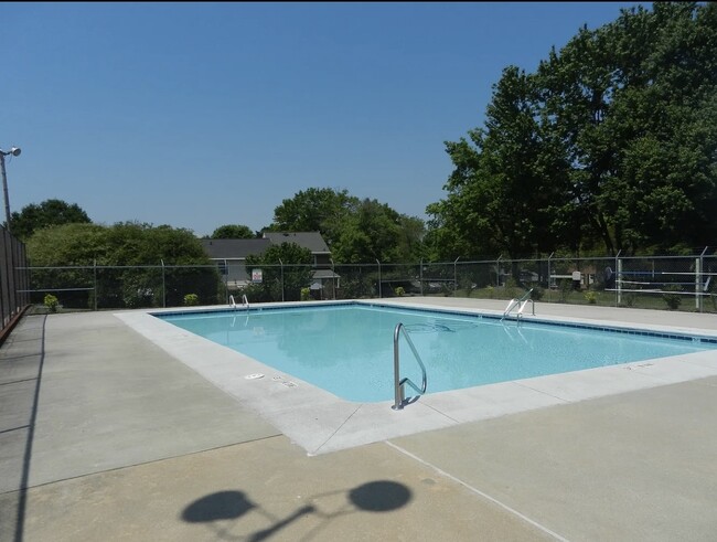 Building Photo - 3915 Valley Ct