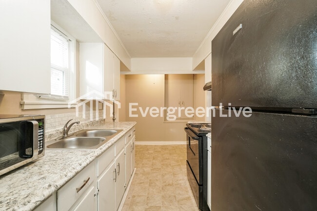 Building Photo - 1147 Weston St