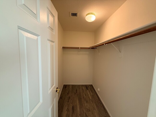 Building Photo - 6061 E Rochelle St