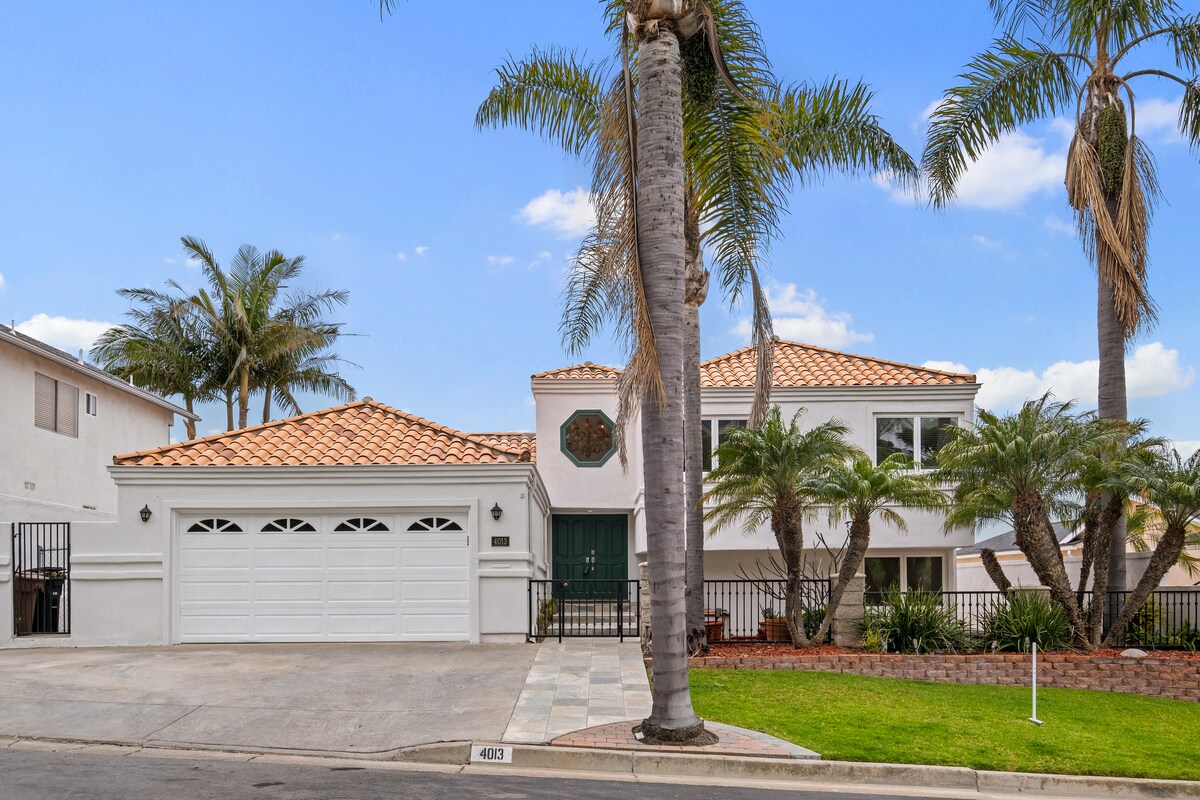 2 car garage and single loaded street - 4013 Via Manzana