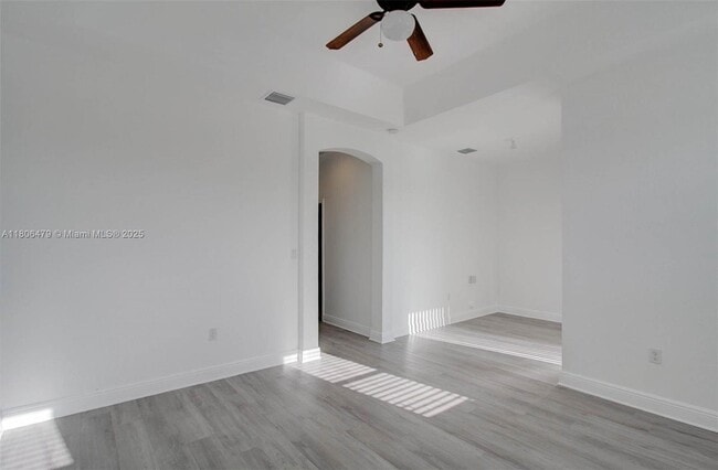 Building Photo - 639 NE 33rd Terrace