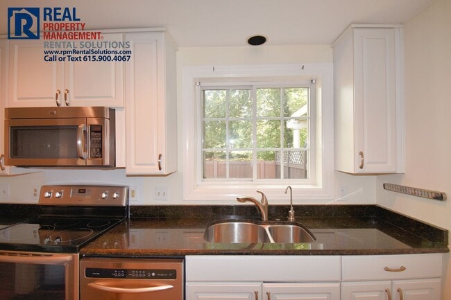 Building Photo - Amazing 1BR in Green Hills! Lawncare and washer/dryer included!!