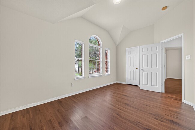 Building Photo - 9127 N Ferndale Pl Dr