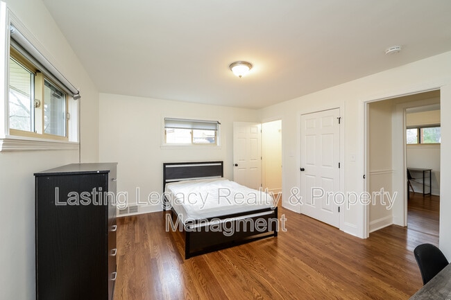 Building Photo - 147 Harmon Ave