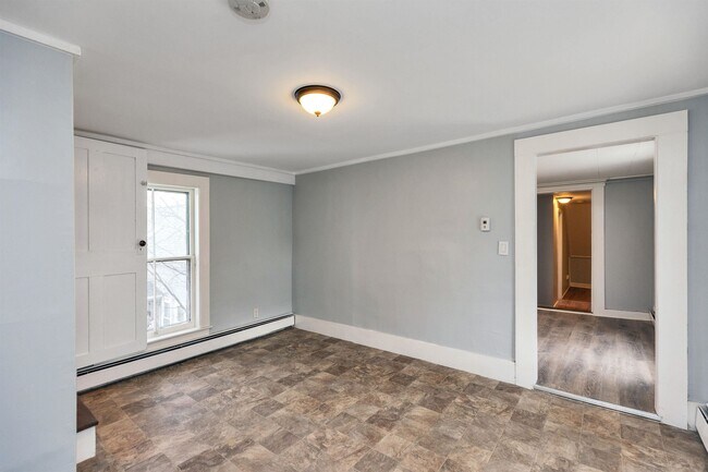 Building Photo - 27 School St