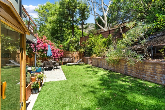 Building Photo - 10275 Oletha Ln