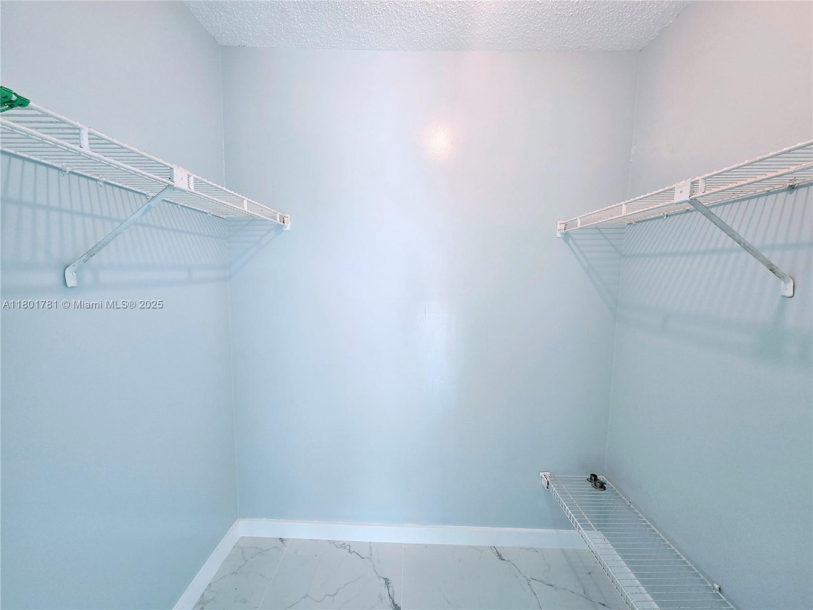 Building Photo - 20504 NE 9th Ct